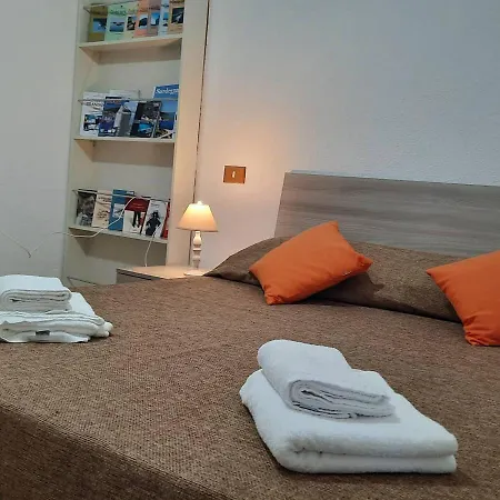 Flamingo Guest House- Guest house *