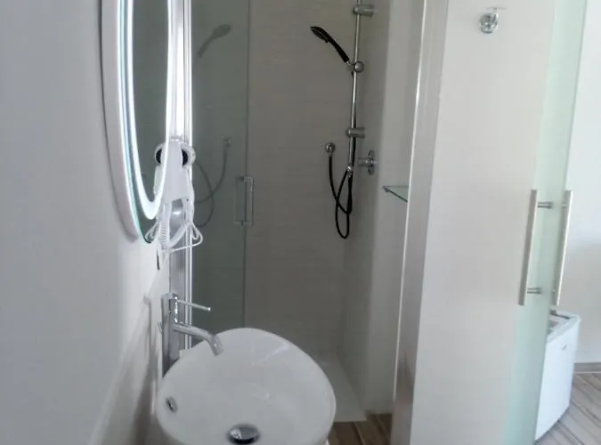 Flamingo Guest House- Pensionat 3*